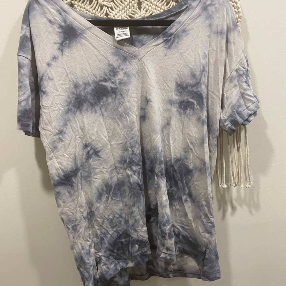 PINK marble logo v-neck shirt